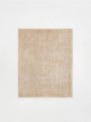 Gładki szal z wiskozą - beżowy. Brązowe szaliki i kominy damskie Reserved, bez wzorów, z wiskozy. W wyprzedaży za 35.99 zł.