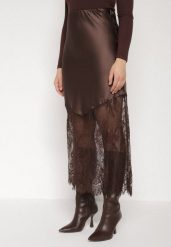Brązowa Satynowa Spódnica Ozdobiona Koronką Milori. Brązowe spódniczki damskie Born2be, na lato, l, z aplikacjami, z koronki, biznesowe, maxi. Za 99.99 zł.