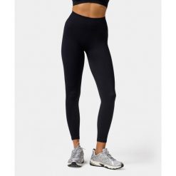 Legginsy bezszwowe push-up Carpatree Elite czarne. Czarne legginsy damskie Carpatree, m, bez wzorów, z elastanu. W wyprzedaży za 169.99 zł.