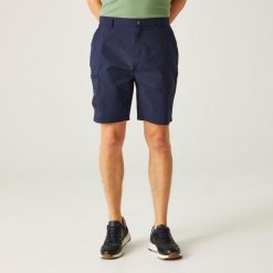 Męskie spodenki Dalry Multi Pocket. Niebieskie szorty męskie Regatta, bez kołnierzyka. W wyprzedaży za 109.99 zł.