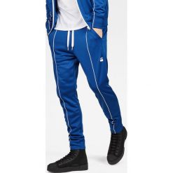 G-Star Raw - Spodnie. Niebieskie spodnie materiałowe męskie G-Star Raw, bez wzorów, z bawełny, casualowe. W wyprzedaży za 349.90 zł.