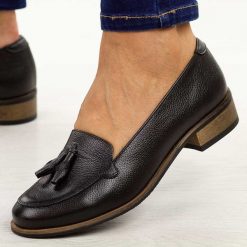 Czarne groszek skórzane Polskie mokasyny damskie Deoni D163A. Czarne mokasyny damskie Deoni, z materiału. Za 429.00 zł.