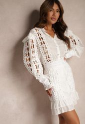 Biały Komplet Ażurowy z Bawełną Spódnica i Koszula Ozdobiona Guzikami z Pereł Leninia. Białe koszule damskie Renee, m, z aplikacjami, z bawełny, eleganckie, bez kołnierzyka, bez ramiączek. Za 84.99 zł.