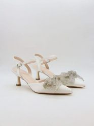 Bellucci Czółenka w kolorze białym z paskiem rozmiar: 40. Białe czółenka damskie Bellucci, bez wzorów, bez obcasa, na szpilce. Za 117.99 zł.