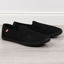Tenisówki męskie wsuwane ażurowe czarne News 3636. Czarne trampki i tenisówki męskie NEWS, w ażurowe wzory, z gumy, bez zapięcia. Za 45.00 zł.