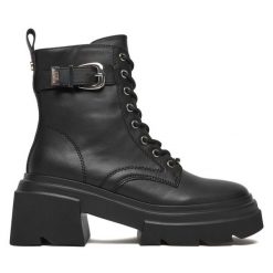 Trzewiki Steve Madden. Czarne botki damskie Steve Madden, bez obcasa, na słupku, bez zapięcia. Za 769.99 zł.
