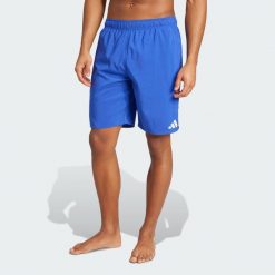 Szorty do pływania o długości około 20 cm. Białe szorty męskie Adidas, bez wzorów, klasyczne. Za 149.00 zł.