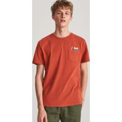 T-shirt z kieszenią - Khaki. Brązowe t-shirty damskie Reserved, l, bez wzorów, bez kołnierzyka. Za 69.99 zł.
