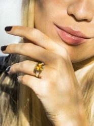 DIAMOND & CO Złoty pierścionek "Sucre d'Orge" z diamentami rozmiar: 56. Brązowe pierścionki damskie Diamond & Co, z diamentem, złote. Za 2,131.99 zł.