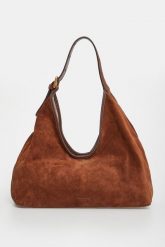 Torebka damska zamszowa CHRISTIAN VILLA. Torebki klasyczne damskie Christian Villa, bez wzorów, z zamszu, zamszowe, bez dodatków. Za 999.00 zł.