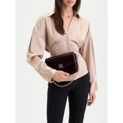 Torebka Nine West. Czerwone torebki klasyczne damskie Nine West, bez wzorów, bez dodatków. Za 179.99 zł.