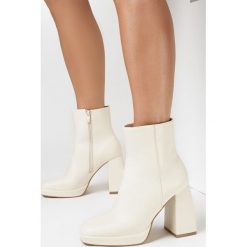 Beżowe Botki na Słupku Eerin. Brązowe botki damskie Born2be, ze skóry ekologicznej, eleganckie, za kostkę, bez obcasa, na obcasie, bez zapięcia. Za 169.99 zł.