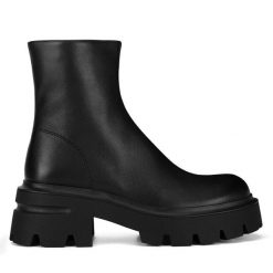 Botki Badura. Czarne botki damskie Badura, bez obcasa, na słupku, bez zapięcia. Za 299.99 zł.