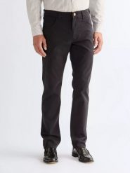 MĘSKIE SPODNIE WRANGLER GREENSBORO CAVIAR 112378466. Spodnie materiałowe męskie Wrangler, bez wzorów, z materiału. Za 219.99 zł.