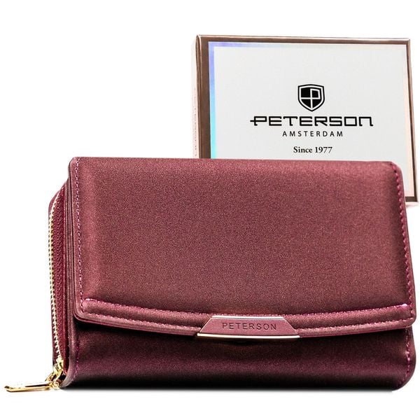 Portfel damski ze skóry ekologicznej w fioletowym kolorze wyposażony w system RFID - Peterson. Fioletowe portfele damskie Peterson, bez wzorów, ze skóry ekologicznej. Za 94.99 zł.