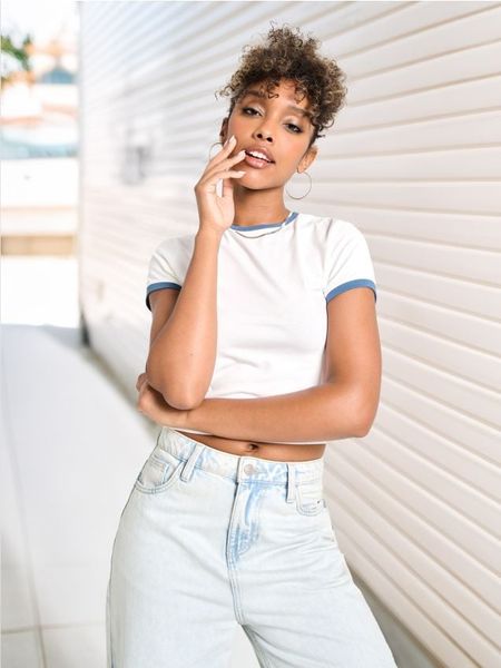 Koszulka - kremowy. Białe t-shirty damskie Sinsay, l, bez wzorów, bez kołnierzyka. W wyprzedaży za 12.99 zł.