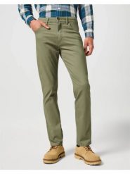 WRANGLER MĘSKIE SPODNIE MATERIAŁOWE LARSTON DUSTY OLIVE 112356816 W18S014024. Zielone spodnie materiałowe męskie Wrangler, bez wzorów, z bawełny, klasyczne, z obniżonym stanem. Za 219.99 zł.