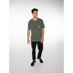 Koszulka męska Protest ISIAH. Zielone t-shirty męskie Protest, na lato, l, z bawełny, bez ramiączek. Za 129.99 zł.