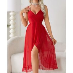 Koszulka nocna maxi z lekkiego materiału na romantyczne wieczory Belandina. Czerwone koszule nocne damskie Intica, z aplikacjami, z materiału. Za 109.00 zł.