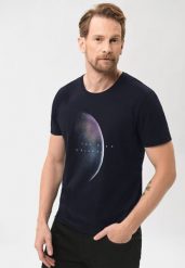 Granatowy t-shirt z printem T-LUNAR. Niebieskie t-shirty męskie Volcano, m, z aplikacjami, z bawełny, bez kołnierzyka. Za 69.99 zł.