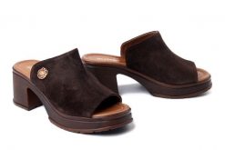 BOMBONELLA 090.165 64 T KHV brązowy, klapki damskie. Brązowe klapki damskie Bombonella, bez wzorów, ze skóry, bez obcasa, na obcasie. Za 212.42 zł.