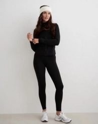 Damskie legginsy ocieplane Petite czarne. Czarne legginsy damskie Aim'n, l, bez wzorów, z elastanu. Za 350.00 zł.