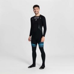 Spodnie rowerowe męskie Rogelli HERO II. Niebieskie spodnie materiałowe męskie Rogelli, bez wzorów, sportowe. Za 513.00 zł.