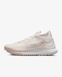 Buty do biegania męskie NIKE REACT PEGASUS TRAIL 4 GORE-TEX. Czarne obuwie do biegania damskie Nike. Za 599.99 zł.