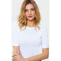 Bawełniany klasyczny top. Topy damskie Greenpoint, bez wzorów, z bawełny, bez kołnierzyka. Za 24.99 zł.