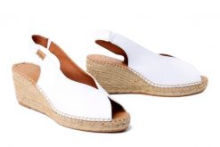 TONI PONS LAILA-P white, sandały damskie. Białe sandały damskie Toni Pons, bez wzorów, bez obcasa. Za 284.67 zł.