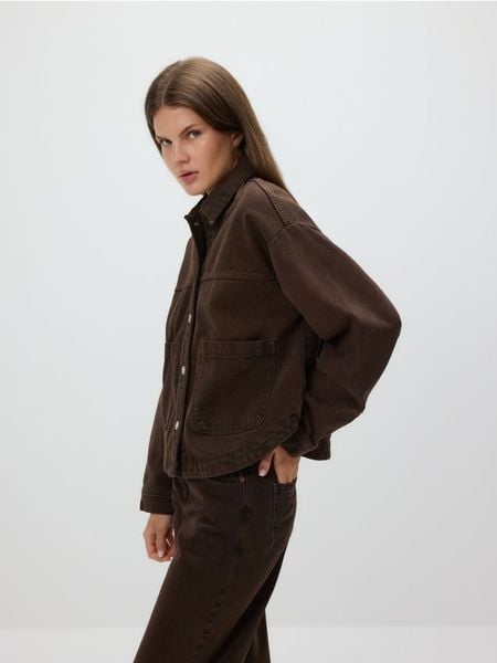 Jeansowa koszula z kieszeniami - dark grey jeans. Szare koszule damskie Reserved, l, bez wzorów, z denimu, bez kołnierzyka, bez ramiączek. W wyprzedaży za 99.99 zł.