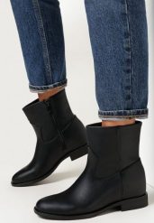 Czarne Botki Sztyblety Yivi. Czarne botki damskie Born2be, eleganckie, za kostkę, bez obcasa, na koturnie, bez zapięcia. Za 34.99 zł.