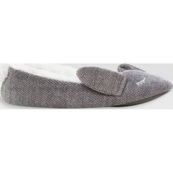 Etam - Kapcie Paquerette. Szare kapcie damskie Etam, z materiału. W wyprzedaży za 49.90 zł.