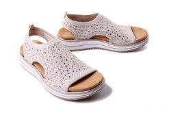 RIEKER REMONTE D1J55-31 pink, sandały damskie. Czerwone sandały damskie Rieker Remonte, bez wzorów, bez obcasa, na koturnie. Za 244.93 zł.