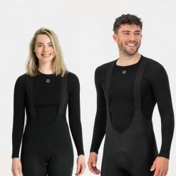Termoaktywna koszulka męska Rogelli Essential. Czarne bielizna termoaktywna męska Rogelli, m, z elastanu, bez ramiączek, do piłki nożnej. Za 151.00 zł.
