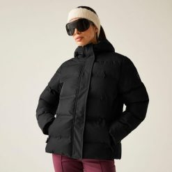 Kurtka damska zimowa Entrusted Dare 2b. Czarne kurtki damskie Dare 2b, na zimę, bez wzorów, z puchu, bez kaptura. W wyprzedaży za 549.99 zł.