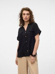 Vero Moda Bluzka w kolorze czarnym rozmiar: S. Czarne bluzki damskie Vero Moda, s, bez wzorów, z wiskozy, klasyczne, bez kołnierzyka, bez ramiączek. Za 48.39 zł.
