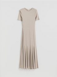 Sukienka maxi - beżowy. Brązowe sukienki damskie Reserved, na co dzień, l, bez wzorów, z dzianiny, bez kołnierzyka, bez ramiączek, maxi, proste. Za 179.99 zł.