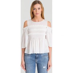 Biała bluzka off-shoulder Patrizia Pepe. Białe bluzki damskie Patrizia Pepe, z aplikacjami, z bawełny, bez kołnierzyka, bez ramiączek. Za 387.60 zł.