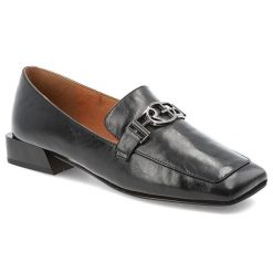 Półbuty damskie D&A Premium w eleganckim wsuwanym fasonie z kwadratowym noskiem ozdobną metalową aplikacją i niskim obcasem czarne, CR62-3125. Czarne półbuty damskie S.BARSKI, z aplikacjami, eleganckie, bez obcasa. Za 399.00 zł.