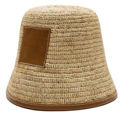 Kapelusz JACQUEMUS. Brązowe kapelusze damskie JACQUEMUS, bez wzorów. Za 1,389.00 zł.