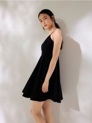 Bawełniana sukienka mini - czarny. Czarne sukienki damskie Reserved, l, bez wzorów, z bawełny, bez kołnierzyka, bez ramiączek, mini, rozkloszowane. Za 199.99 zł.