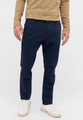 MUSTANG OAKLAND CHINO MĘSKIE SPODNIE MATERIAŁOWE CHINOSY. Spodnie materiałowe męskie Mustang, bez wzorów, z materiału. Za 249.99 zł.