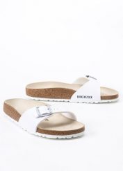 Klapki damskie Birkenstock Madrid BF (40733). Białe klapki damskie Birkenstock, bez wzorów, bez obcasa. Za 319.99 zł.