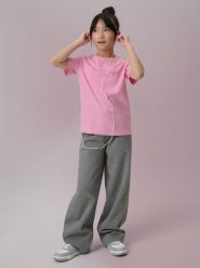 4F T-shirt regular z nadrukiem dziewczęcy - różowy 140 (9-10 lat). Czerwone koszulki dziewczęce 4f, uniwersalny, bez wzorów, z bawełny, bez ramiączek. Za 39.99 zł.