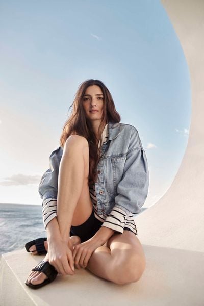 Kurtka jeansowa oversize. Kurtki damskie MOODO, xl, bez wzorów, z bawełny, bez kaptura. W wyprzedaży za 71.99 zł.