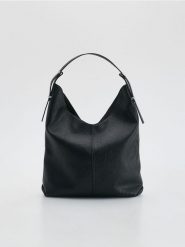 Torebka hobo - czarny. Czarne torebki klasyczne damskie Reserved, bez wzorów, ze skóry, bez dodatków. Za 149.99 zł.