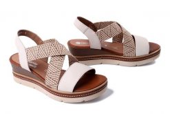 RIEKER REMONTE D2L54-60 beige combination, sandały damskie. Brązowe sandały damskie Rieker Remonte, bez wzorów, bez obcasa, na koturnie. Za 279.92 zł.
