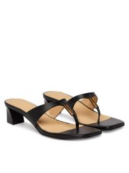 Guess Japonki FLJYZA LEA03 Czarny. Czarne klapki damskie Guess, z aplikacjami, ze skóry, bez obcasa. Za 559.99 zł.