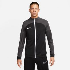 Bluza treningowa męska Nike Drifit Academy Pro. Czerwone bluzy bez kaptura męskie Nike, bez wzorów, sportowe, bez kołnierzyka, bez ramiączek. W wyprzedaży za 190.35 zł.